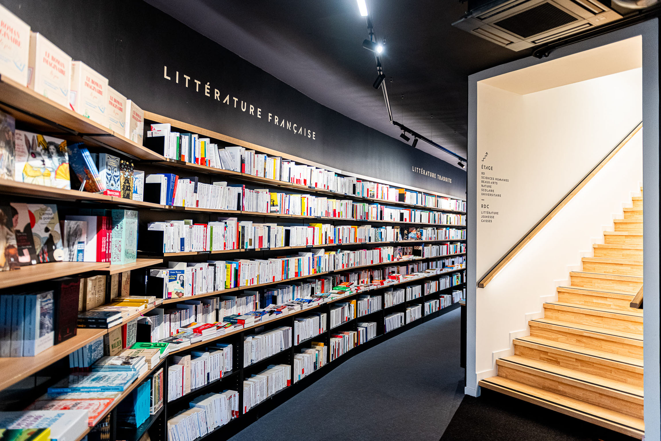 aménagement d’espace culturel, design d’exposition, scénographie, événements culturels, mobiliers de conférence et de musées, accessibilité.