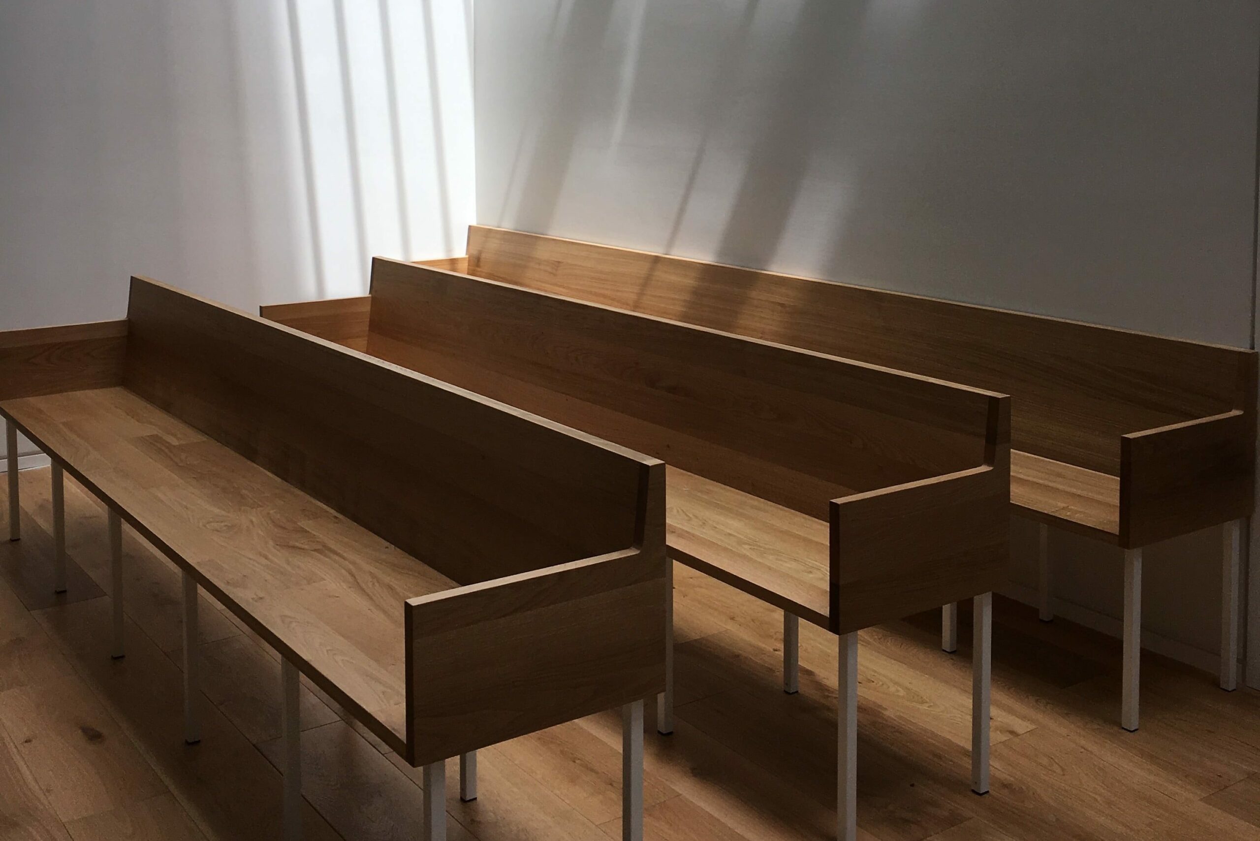 aménagement pénitentiaire, sécurité des établissements, réinsertion sociale, design fonctionnel, espaces de visite.